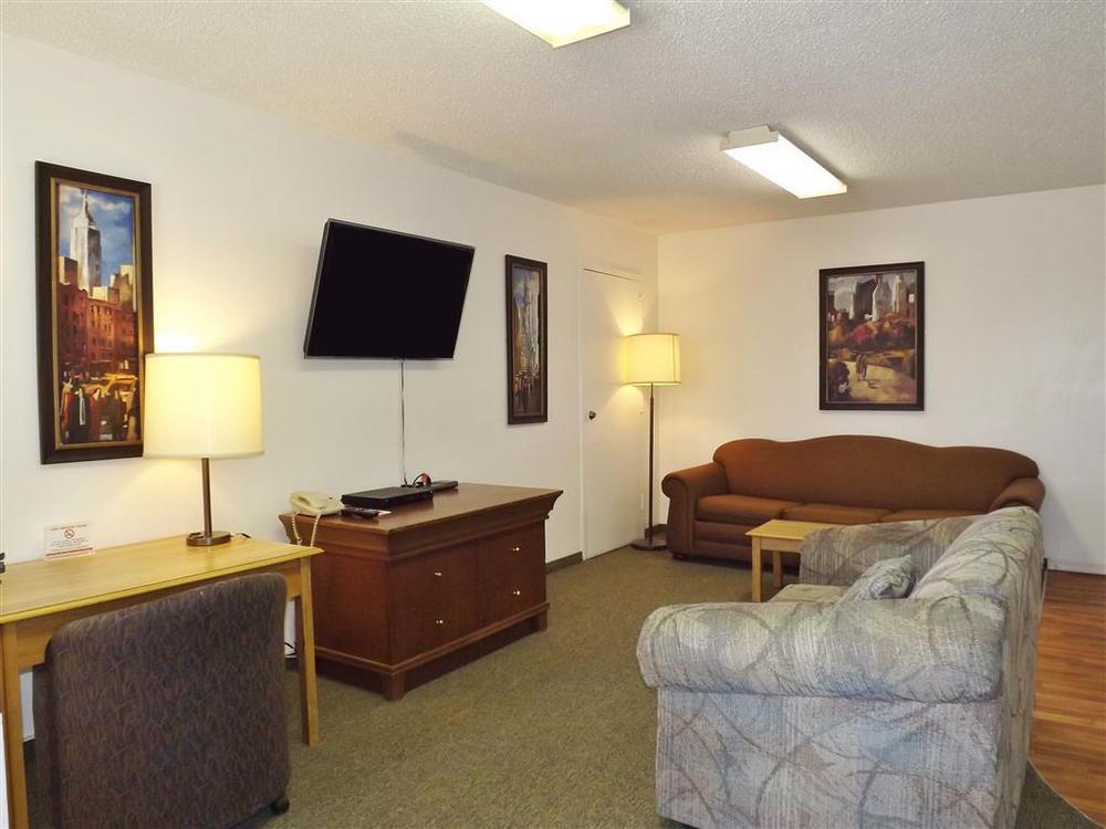 Canadas Best Value Inn Уайткорт Номер фото