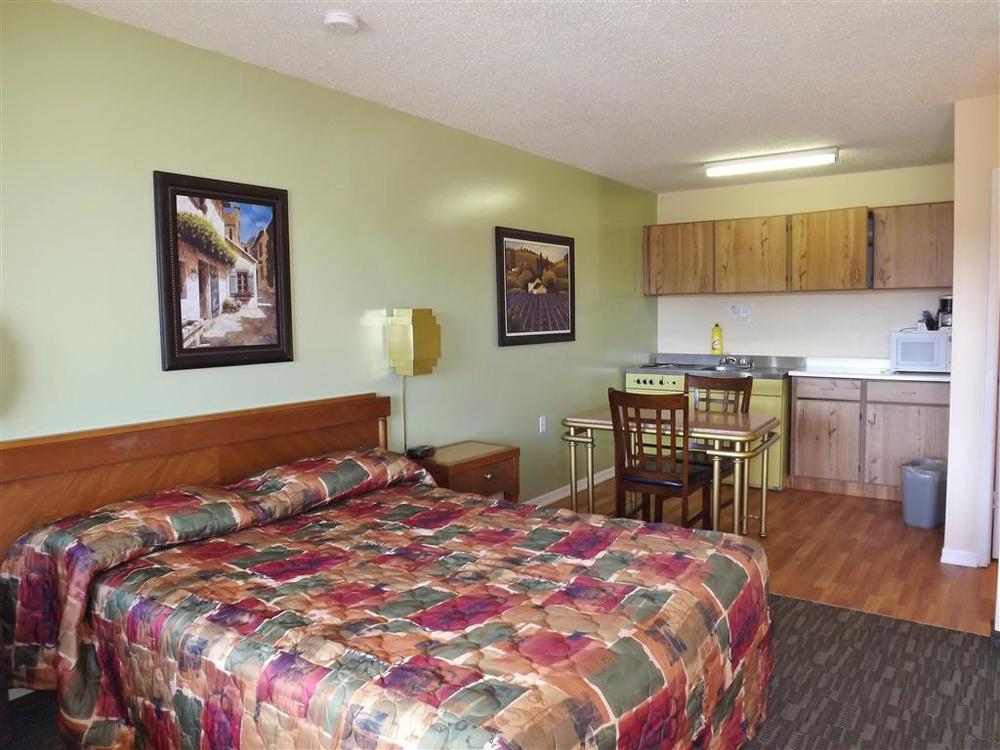 Canadas Best Value Inn Уайткорт Номер фото