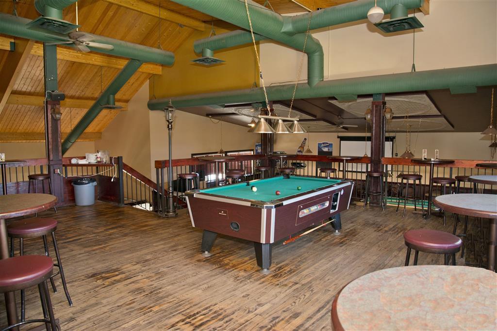 Canadas Best Value Inn Уайткорт Ресторан фото