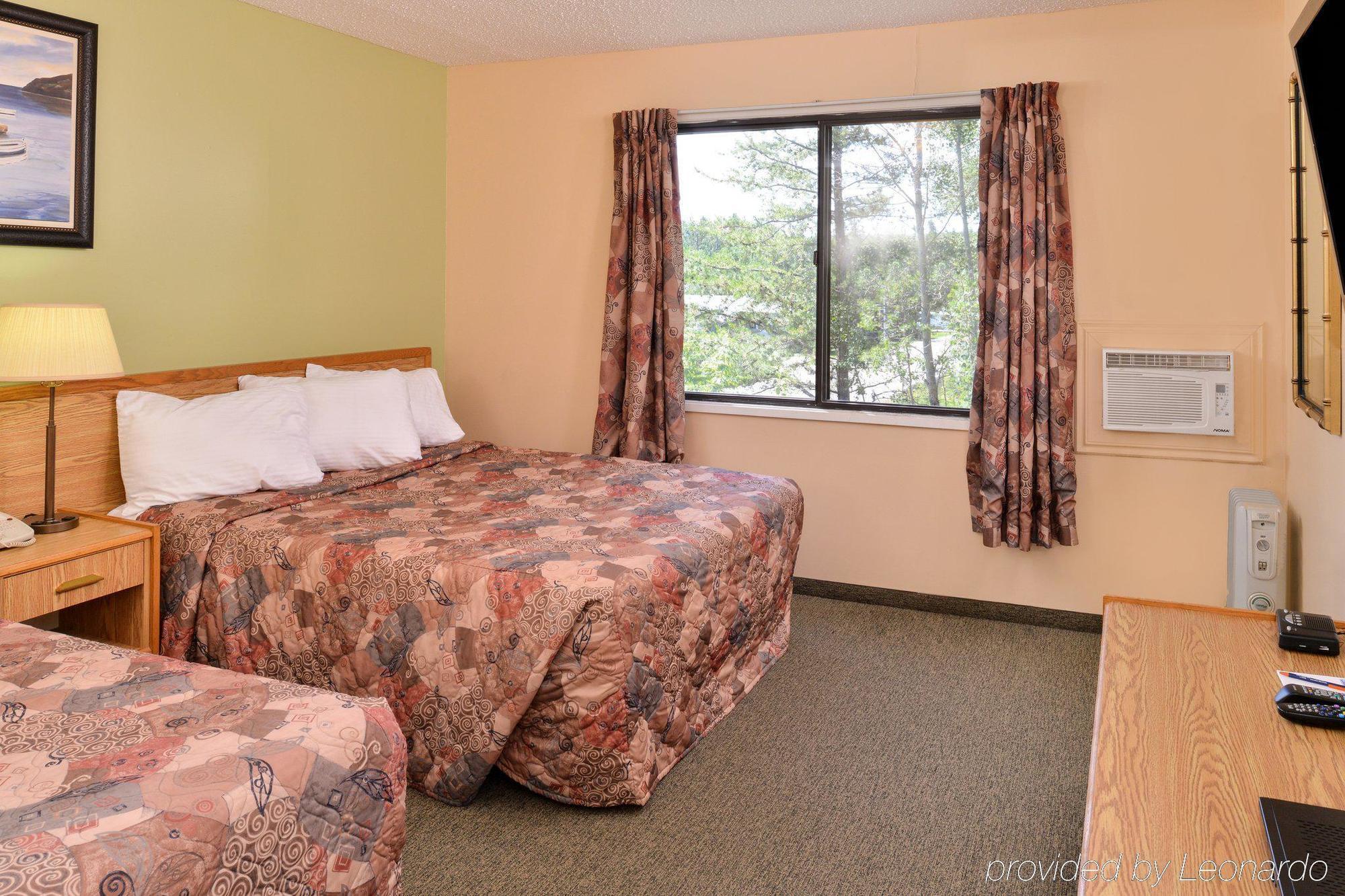 Canadas Best Value Inn Уайткорт Экстерьер фото