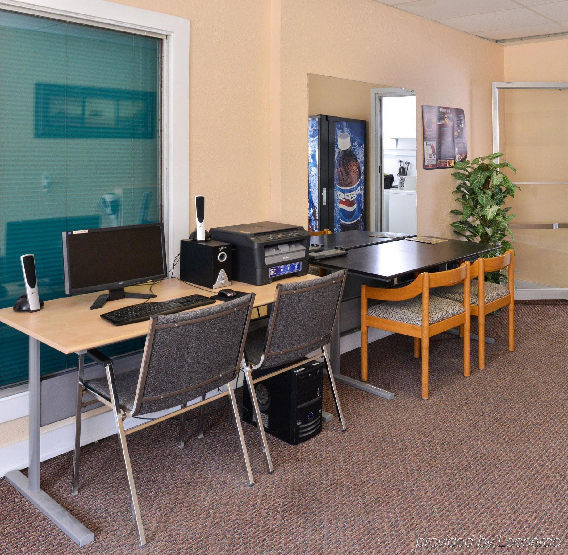 Canadas Best Value Inn Уайткорт Экстерьер фото